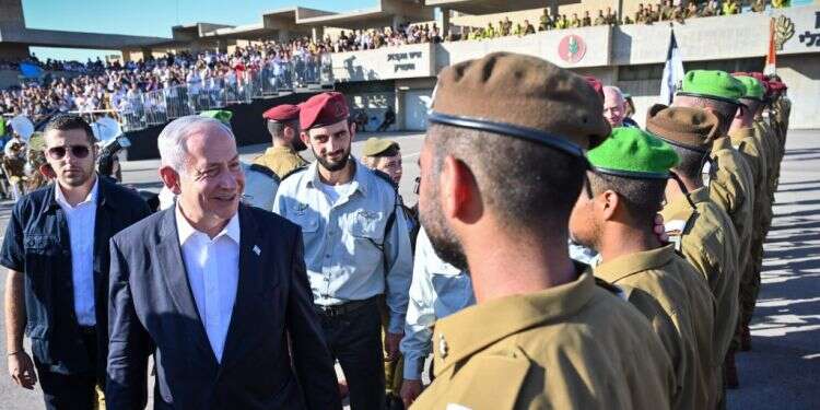 נתניהו בטקס סיום קורס קצינים: "אין ולא יהיה מקום לסרבנות"