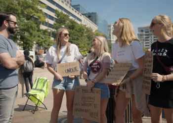 "מה היא אישה?": הסרט השמרני שהסעיר את ארה"ב והרשתות החברתיות