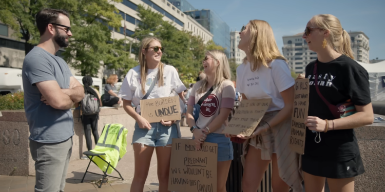 "מה היא אישה?": הסרט השמרני שהסעיר את ארה"ב והרשתות החברתיות