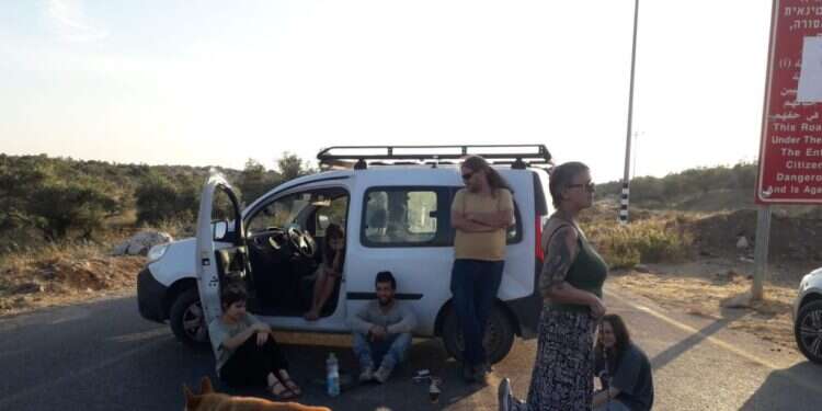 לא מחכים לצה"ל: מאז רצח תושב חרמש, מתיישבים מונעים נסיעת פלסטינים בכביש