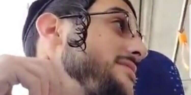 בחור חרדי הותקף מילולית באוטובוס – ולא נשאר חייב