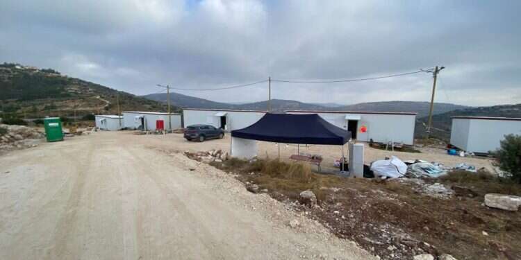 כוחות משטרה הגיעו לפנות מאחז – בית המשפט דחה את הפינוי