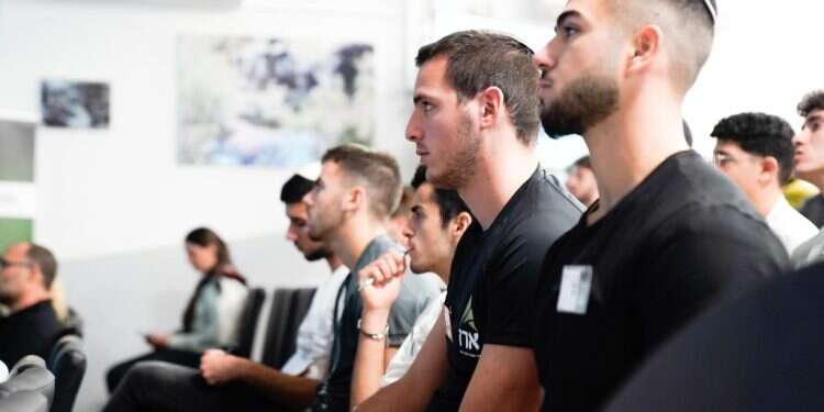 הצגת התוכנית למתגייסים החדשים. צילום: דובר צה תואר ראשון ואימוני לוחמה מגוונים: מסלול הפיקוד הקרבי החדש בצה"ל