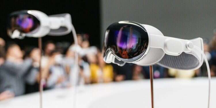 משקפי ה-Vision Pro של חברת אפל. צילום: פיליפ פאצ'קו, בלומברג מחשב על הפנים: צפו בטכנולוגיה החדשה של אפל