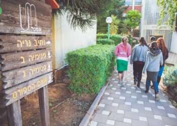 מלגות ושדרוג פנימיות: תוכנית סמוטריץ' להוזלת הלימודים באולפנות ובישיבות