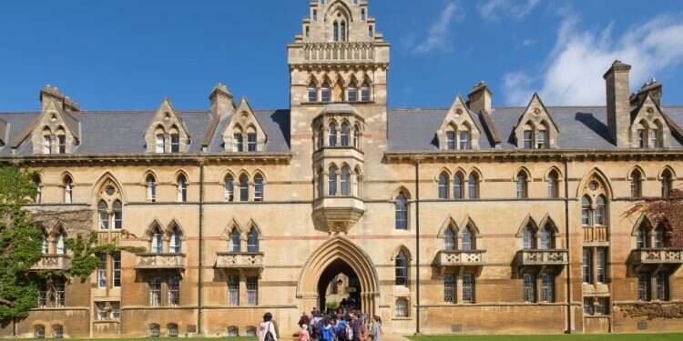 צילום: שאטרסטוק הסיפור של "העלילה" נשמע קלישאתי וגנרי להחריד, אבל הוא מוכיח אחרת