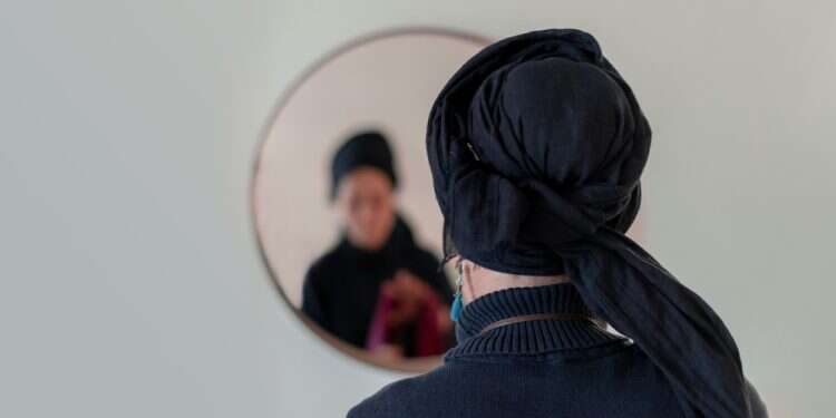 "אחת מהן התחילה לצעוק עליי 'תעיפי את המגדל שיש לך על הראש'"