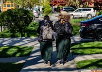 "ספרי הטיקטוק": חומרים אירוטיים במסווה של ספרות נעורים עוברים מיד ליד באולפנות