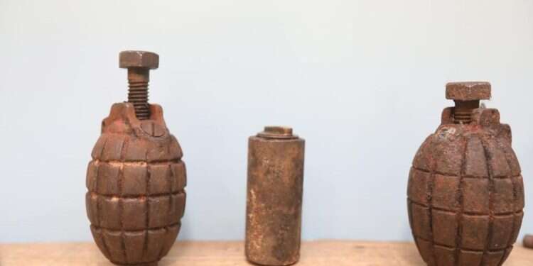 כלי הנשק שנמצאו בסליק. צילום: דוברות עיריית הרצליה סליק של ארגון ההגנה התגלה בלב הרצליה – הפריטים יוצגו לציבור