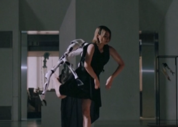 צפו: ממציא יפני פיתח זרועות רובוטיות כתוספת לבני אדם