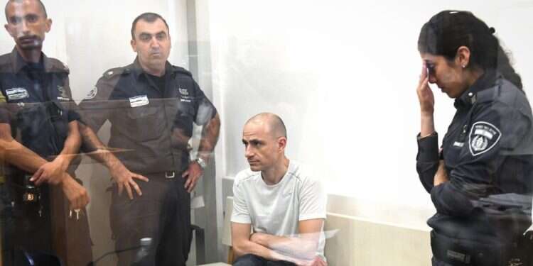 העבריין אסי אבוטבול בבית המשפט. צילום: פלאש 90 כדי שהאב יוכל להשתתף: חתונת בתו של ראש ארגון הפשע תיערך בכלא