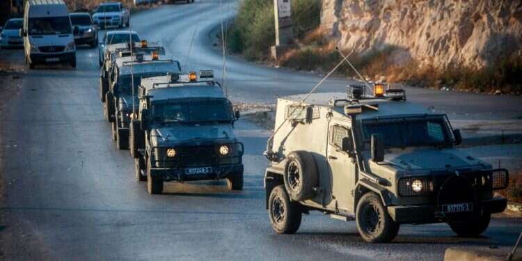 כוחות הביטחון במרדף אחרי המחבלים מהפיגוע בעלי. צילום: Nasser Ishtayeh Flash90 למרות הפיגוע: בצה"ל החליטו לא לצאת למבצע ולהסתפק בתגבור הכוחות