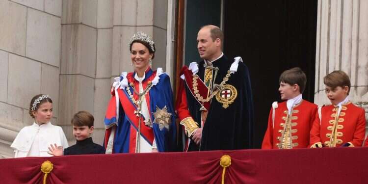 הנסיך ויליאם, הנסיכה קייט וילדיהם. צילום: Daniel LEAL AFP בשביל חסרי הבית: היוזמה החדשה של הנסיך וויליאם