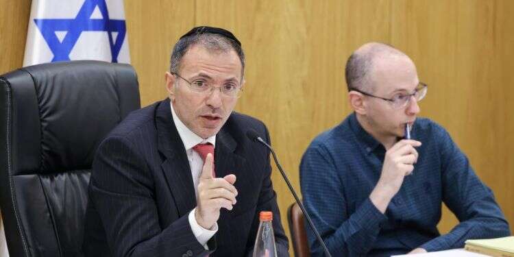 הדיון בוועדה. צילום: נועם מושקוביץ /דוברות הכנסת "למה אתה שם לי אזיקים?": דיון סוער בנושא חקירת אזרחים שחיסלו מחבלים