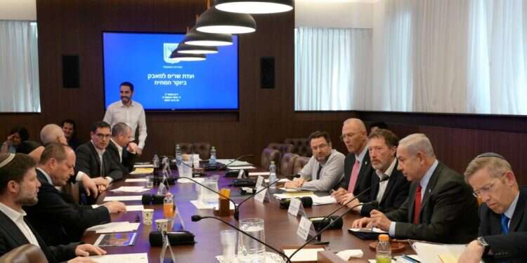 החיים עצמם מנצחים את סדר היום של הרפורמה