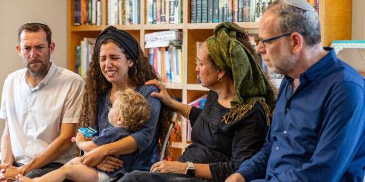 יושבים שבעה בחרמש, צילום: נעמה שטרן צה"ל: "אי אפשר להציב מחסום בכל צומת בשומרון"