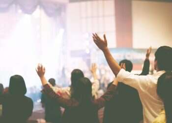 האם ChatGPT יכול לשאת דרשה טובה? מאות הגיעו לתפילה כדי לבדוק