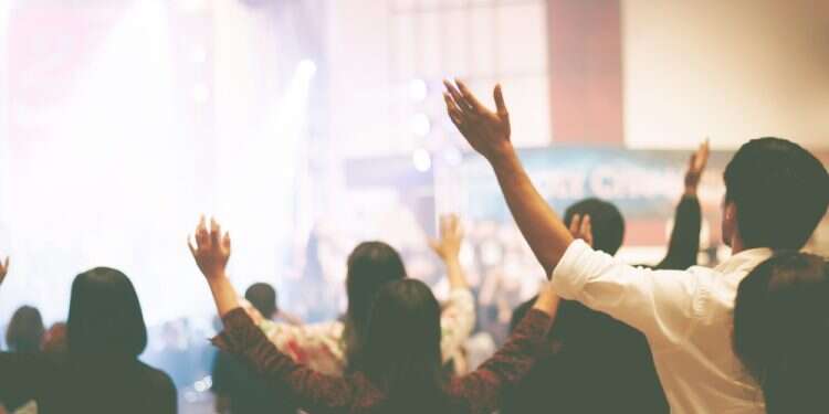 האם ChatGPT יכול לשאת דרשה טובה? מאות הגיעו לתפילה כדי לבדוק