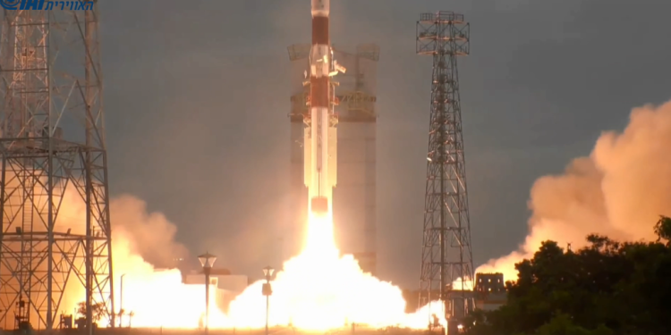 L'industrie aérospatiale a lancé le satellite d'observation le plus avancé au monde - les premières données sont déjà arrivées