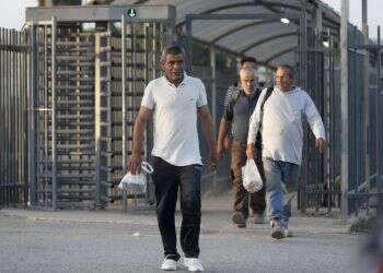 "אתם חיים את ה-6.10": הקבינט החברתי הצביע נגד הכנסת פועלים פלסטינים