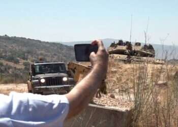 עוד פרובוקציה של חיזבאללה: עיתונאים וחברי פרלמנט לבנונים חצו את הגבול