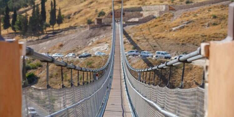 הגשר התלוי בירושלים. צילום: אליהו ינאי - עיר דוד פי 3 מהמקום השני: נפתח הגשר התלוי הארוך בישראל