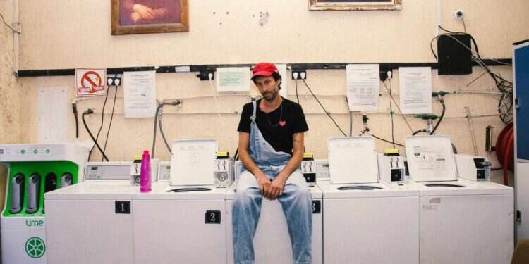 אלון עדר. צילום: יח חנן בן ארי מתבגר ושלומי שבן חוזר: סיכום שנה של המוזיקה הישראלית