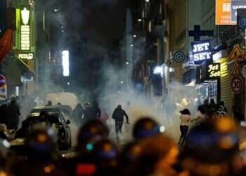 מהומות בצרפת. צילום:  AFP מהומות בצרפת. צילום: AFP