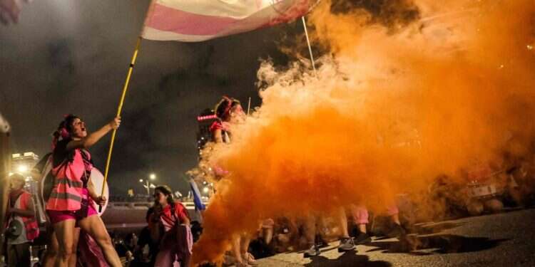 חסימות באיילון. צילום: AFP הממשלה ליועמ"שית: הציגי הנחיות ברורות ואחידות בנושא חסימת כבישים