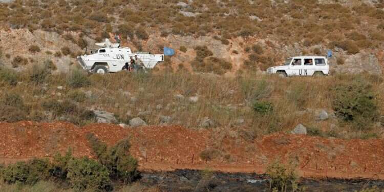 כוחות יוניפיל בסמוך לגבול. צילום: AFP הגבול הצפוני ממשיך להתחמם: צה"ל ביצע ירי הרחקה לעבר פעילים לבנונים