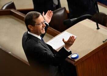 הרצוג נואם בקונגרס. צילום: ANDREW CABALLERO-REYNOLDS / AFP צפו: תשואות לנשיא המדינה בנאומו בפני הקונגרס האמריקני | עיקרי הנאום