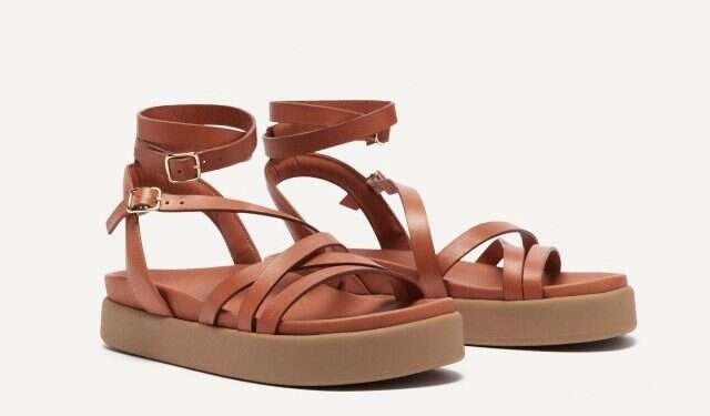 BASH לבוטיק 77. יחצ חו'ל  פלטפורמה גבוהה ורצועות עור: הטרנדים הלוהטים בגזרת הסנדלים של הקיץ