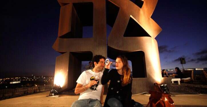 פסטיבל היין במוזיאון ישראל, ארכיון. צילום: מרים אלסטר, פלאש 90 מירושלים דרך בית גוברין ועד ת"א: אירועים ליום האהבה