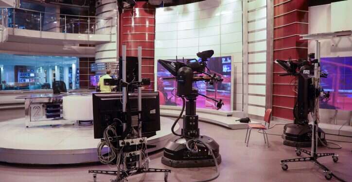 פחות רגולציה, יותר תחרות. אולפני ערוץ 2 המנוח, ארכיון. צילום: יצחק הררי, פלאש 90 רפורמה בשוק התקשורת: ביטול מועצת הרשות השנייה והפחתת רגולציה