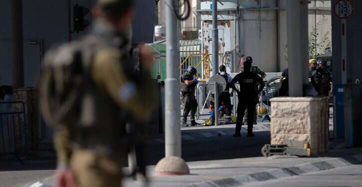 פיגוע דריסה במחסום קלנדיה, יוני 21'. צילום: ג'מאל עוואד, פלאש 90 המחבל שביצע את הפיגוע בקלנדיה לפני שנתיים הורשע בניסיון רצח