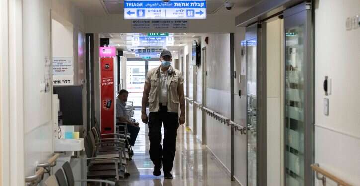 אילוסטרציה. צילום: אוליבייה פיטוסי, פלאש 90 סגנית שר האוצר נגד יו"ר ההסתדרות הרפואית: "אם תשבתו – אדיר אתכם לצמיתות ולאלתר משולחני"