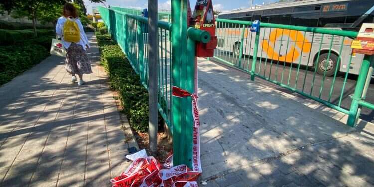 זירת פיגוע הדקירה בבני ברק בשנה שעברה. צילום: אבשלום ששוני, פלאש 90 פיגוע דקירה בבני ברק – המחבל: פלסטיני בן 14 מאזור ג'נין