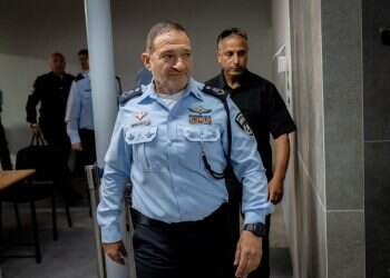 "המתקפות עליי ועל החלטותיי המקצועיות לא נובעות מסיבות ענייניות"