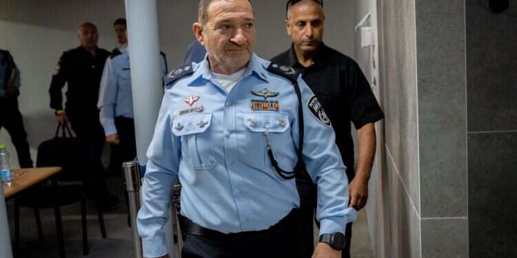 "המתקפות עליי ועל החלטותיי המקצועיות לא נובעות מסיבות ענייניות"