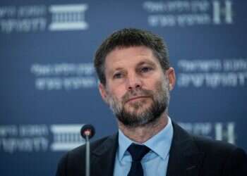 ראש המועצה הוותיק פרש ועל הכיסא שלו מתחרים שלושה