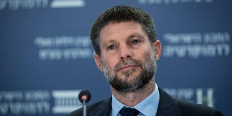 בצלאל סמוטריץ'. צילום: יונתן זינדל, פלאש 90 ראש המועצה הוותיק פרש ועל הכיסא שלו מתחרים שלושה