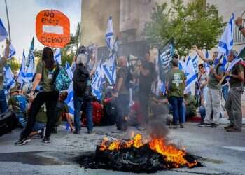 "העיר מודיעין שמאלנית. השוטרים לא אוכפים, רובם חלק מהמחאה"