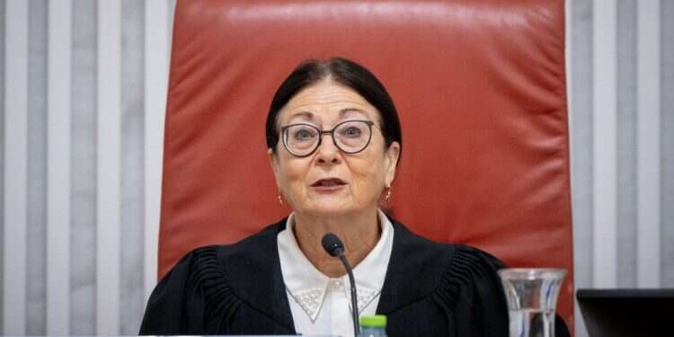 אסתר חיות. צילום: יונתן זינדל, פלאש 90 מגעגע כמו סבירות: חיות לא אוהבת את החוק, ולכן מבטלת אותו