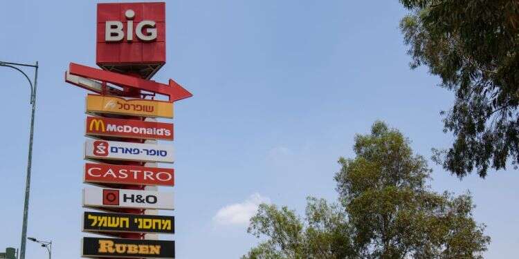 "לא מערבים דעות פוליטיות עם עסקים": למרות השביתה – רשתות המזון הגדולות פתוחות