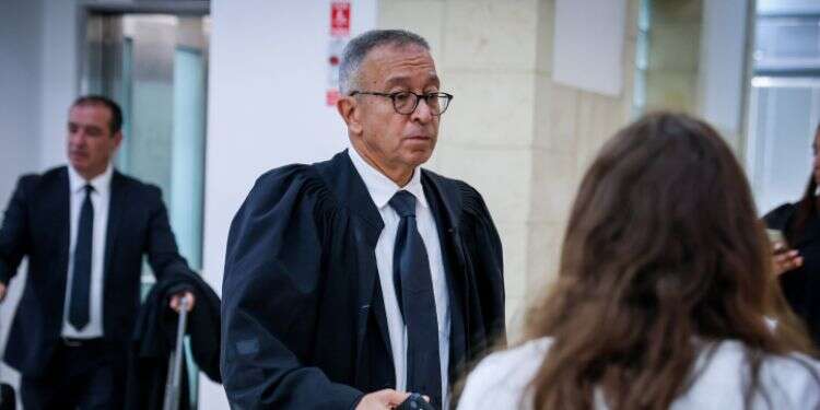 עו"ד בן צור תקף בחקירה הנגדית: אין לך שום מידע חוץ מאשר 'אמרו לי'