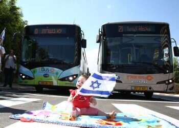 ח"כ סוכות יצא לשוחח עם המפגינים "אסור לתת לפחד לנהל אותנו"