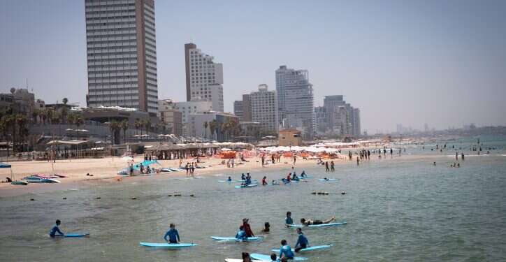 קיץ בתל אביב. צילום: מרים אלסטר, פלאש 90 אחרי השרב: חם מהרגיל לעונה | תחזית מזג האוויר