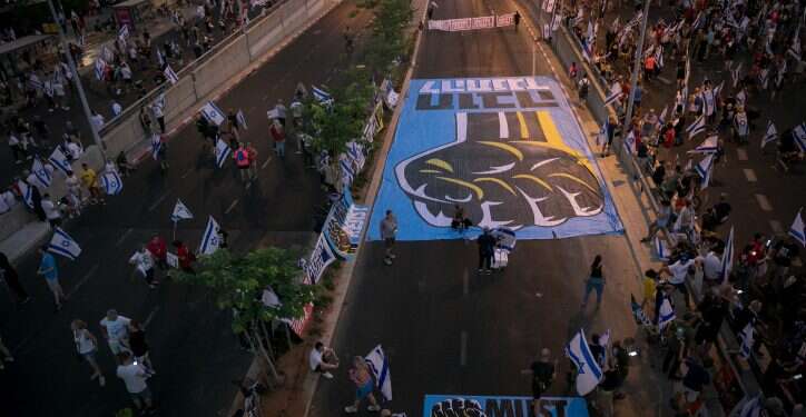 מתפרעים חוסמים את איילון, מוצ "הסכמה" עכשיו פירושה כניעה, והיא תסכל אפשרות להסכמה אמיתית