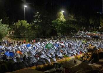 בין האוהלים בגן סאקר, הזכרונות מכפר מימון לא מרפים