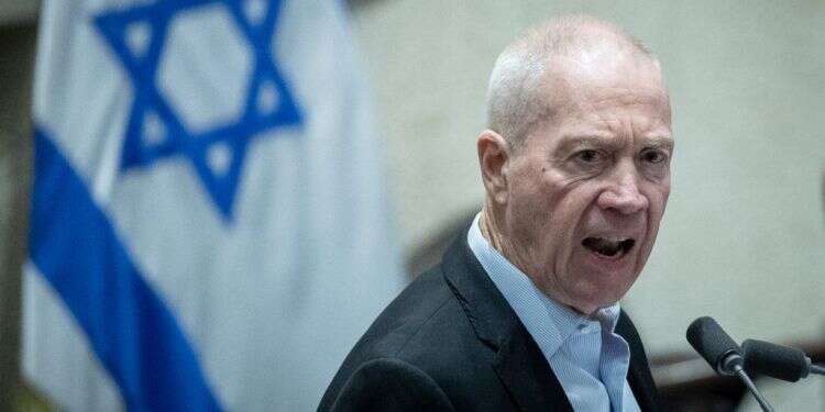 שר הביטחון יואב גלנט. צילום: יונתן זינדל, פלאש 90 ועדת חוץ וביטחון: סגירת חשבונות פוליטיים במקום עיסוק בצה"ל